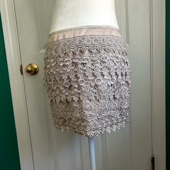 Beige Lace Mini Skirt Medium - Picture 6 of 7